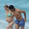 Radamel Falcao et sa belle Lorelei Taron dans les eaux transparentes de Miami, le 19 juin 2013
