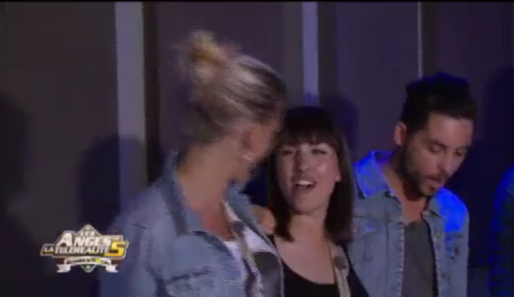 Alban fête l'enregistrement de son single avec Amélie et Maude dans Les Anges de la télé-réalité 5 sur NRJ 12 le jeudi 20 juin 2013