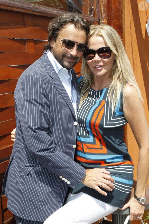 Henri Leconte et sa femme Florentine lors du 3e jour des Internationaux de Roland-Garros le 29 mai 2012
