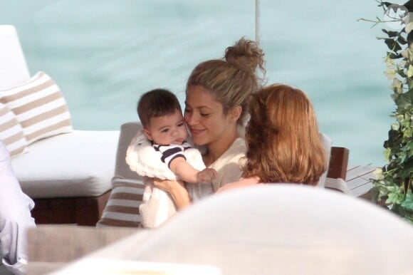 La chanteuse Shakira avec son bébé Milan (4 mois) à Rio de Janeiro le 21 juin 2013.