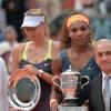 Serena Williams, Arantxa Sanchez, Jean Gachassin et Maria Sharapova après la finale de Roland-Garros remportée par l'Américaine à Paris, le 8 juin 2013.