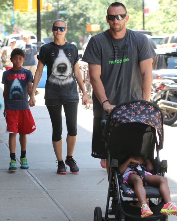Heidi Klum, son petit ami Martin Kirsten et ses enfants Leni, Henry et Lou dans les rues de New York, le 23 Juin 2013.