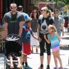 Heidi Klum, son petit ami Martin Kirsten et ses enfants Leni, Henry et Lou se promènent à New York, le 23 Juin 2013.