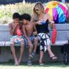 Heidi Klum, accompagnée de son petit ami Martin Kirsten, emmène ses enfants Leni, Henry, Johan et Lou jouer au parc à New York, le 20 Juin 2013.