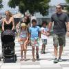 Heidi Klum, accompagnée de son petit ami Martin Kirsten, emmène ses enfants Leni, Henry, Johan et Lou jouer au parc à New York, le 20 Juin 2013.