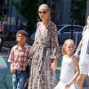 Heidi Klum emmène ses enfants voir une comédie musicale à New York avec son petit ami Martin Kirsten et sa mère Erna Klum, le 23 juin 2013.