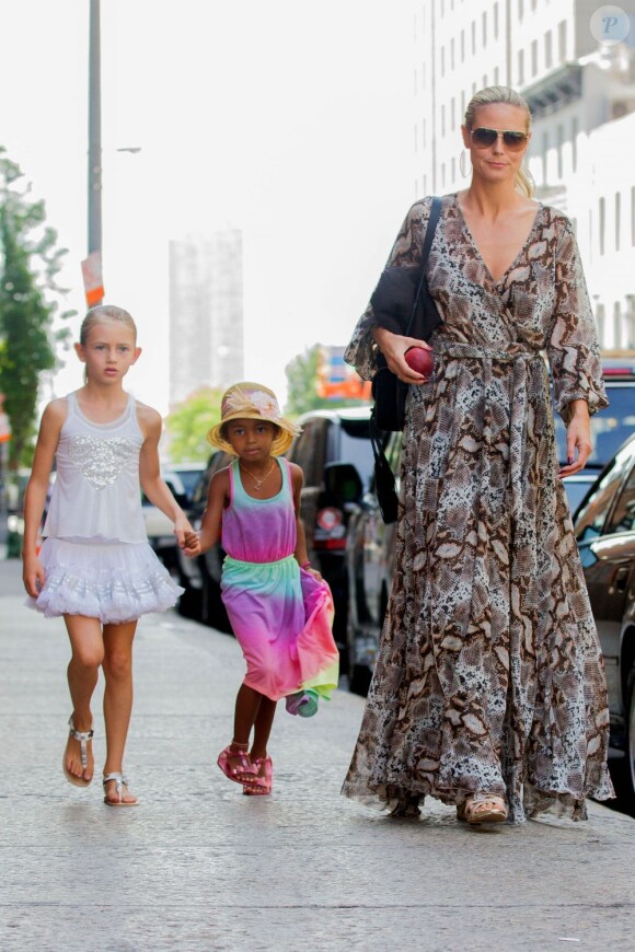 Heidi Klum emmène ses enfants voir une comédie musicale à Broadway avec son petit ami Martin Kirsten, le 23 juin 2013.