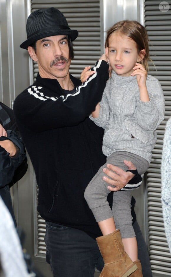 Anthony Kiedis et son fils Everly Bear Kiedis à Los Angeles, le 23 avril 2012.