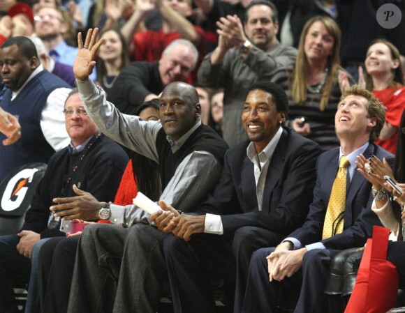 Michael Jordan et Scottie Pippen lors du match entre les Charlotte Bobcats et les Chicago Bulls au United Center de Chicago le 15 février 2011