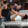 Taylor Lautner prend une raclée sous les conseils d'un superviseur des combats sur le tournage du film Tracers à New York, le 24 Juin 2013.