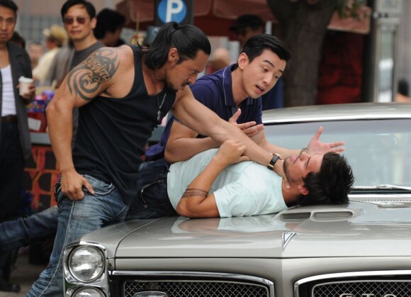 Taylor Lautner prend une raclée sous les conseils d'un superviseur des combats sur le tournage du film Tracers à New York, le 24 Juin 2013.