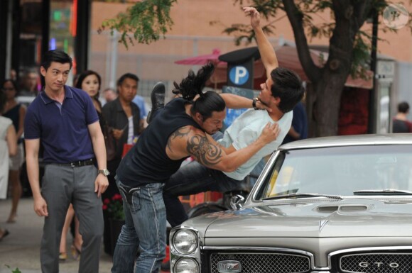 Taylor Lautner pris au cou et plaqué sur le tournage du film Tracers à New York, le 24 Juin 2013.