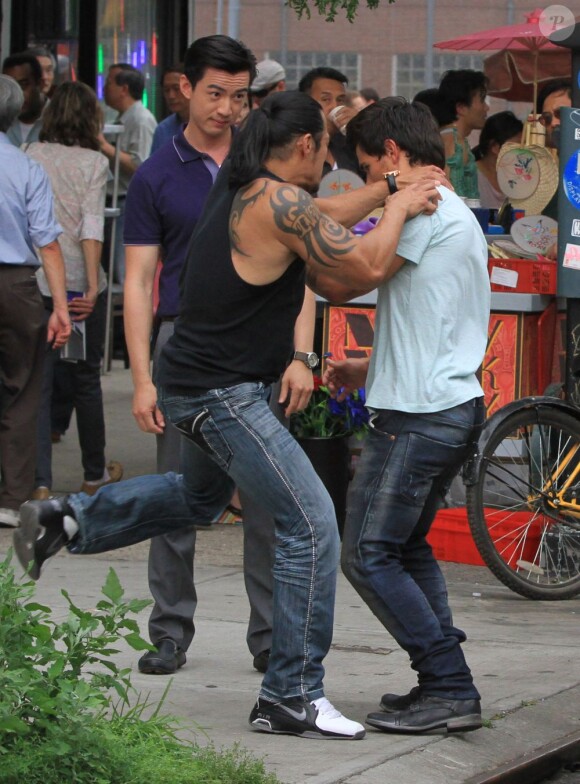 Taylor Lautner en plein combat sur le tournage du film Tracers à New York, le 24 Juin 2013.