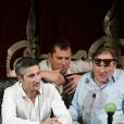 Arnaud Frilley et Gérard Depardieu lors d'une conférence de presse à Grozny à propos du film Turquoise dans lequel le comédien partage l'affiche avec Liz Hurley, me 21 mai 2013