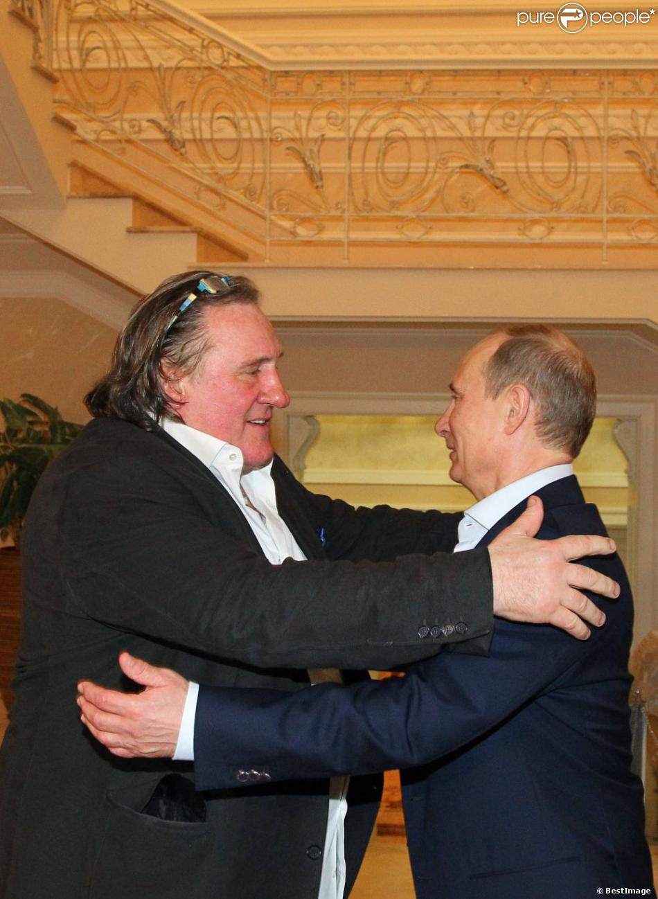 Gérard Depardieu et Vladimir Poutine dans la datcha du comédien à Sotchi sur les bords de la Mer Noire le 5 janvier 2013