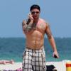 Duncan James du groupe Blue à Miami, le 25 juin 2013, profitant d'une journée à la plage.