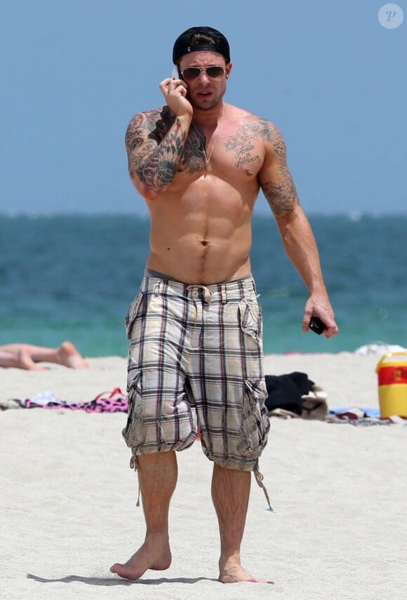 Duncan James du groupe Blue à Miami, le 25 juin 2013, profitant d'une journée à la plage.
