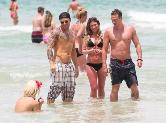 Duncan James et Lee Ryan du groupe Blue à Miami, le 25 juin 2013, profitant d'une journée à la plage.