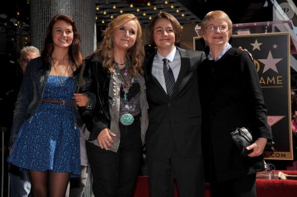 Melissa Etheridge avec ses enfants Bailey Jean et Beckett ainsi que sa mère Elizabeth à Hollywood le 27 septembre 2011.