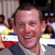 Lance Armstrong le 2 août 2001 lors d'une cérémonie en son honneur après sa troisième victoire sur le Tour de France, le 2 août 2001 à New York