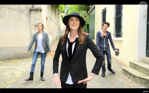 Image extraite du clip de Carla Bruni, "Le Pingouin", juin 2013.