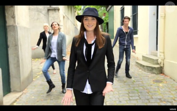 Image extraite du nouveau clip de Carla Bruni, "Le Pingouin", juin 2013.