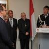 Le prince Albert de Monaco présente ses voeux au chef de la police monègasque et à ses membres, le 17 janvier 2011.