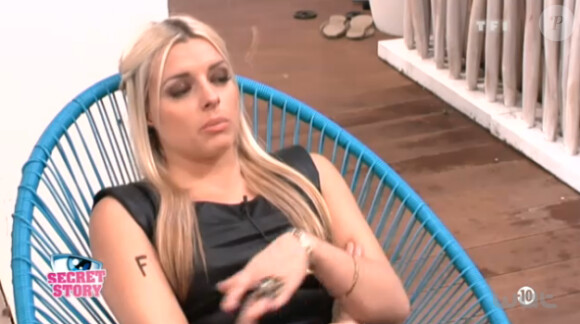 Alexia craque après de (faux) départ de Vincent, dans Secret Story 7, le 28 juin 2013.