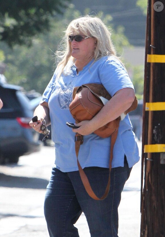 Exclusif - Debbie Rowe va déjeuner au restaurant avec une amie à Sherman Oaks, le 9 juin 2013.