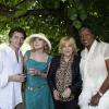 Grace de Capitani et son époux Jean-Pierre Jacquin avec Nicoletta et Babette de Rozières lors de la garden party organisée par Babette de Rozières chez elle à Maule dans les Yvelines, le 30 juin 2013.