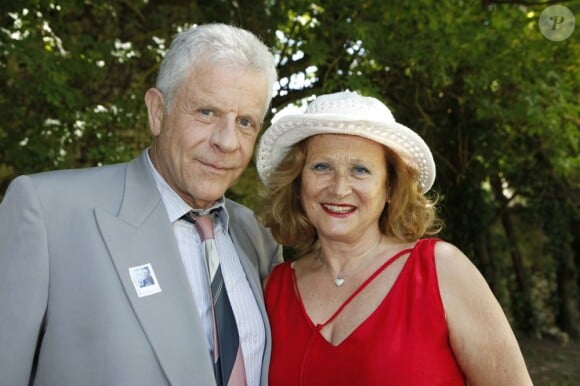 Georges Beller et Katia Tchenko lors de la garden party organisée par Babette de Rozières chez elle à Maule dans les Yvelines, le 30 juin 2013.