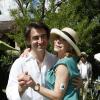 Grace de Capitani et son époux Jean-Pierre Jacquin lors de la garden party organisée par Babette de Rozières chez elle à Maule dans les Yvelines, le 30 juin 2013.
