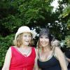 Katia Tchenko et Fabienne Amiach lors de la garden party organisée par Babette de Rozières chez elle à Maule dans les Yvelines, le 30 juin 2013.