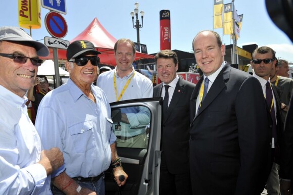 Bernard Hinault, Jean Paul Belmondo, Christian Prudhomme, le directeur du Tour, Christian Estrosi (maire de Nice) et le Prince Albert II de Monaco - Quatrième étape du Tour de France, le 2 juillet 2013 à Nice. 