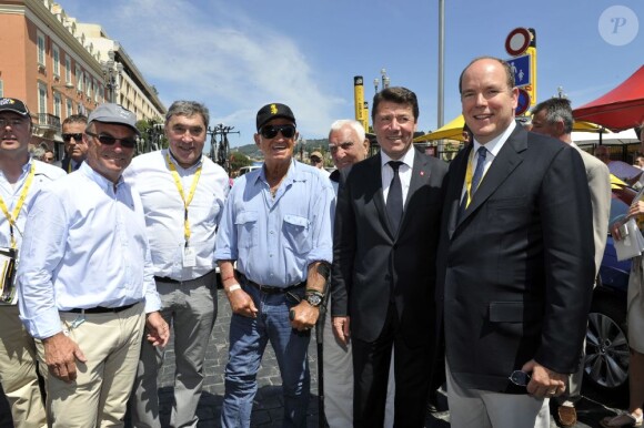 Bernard Hinault, Eddy Merckx, Jean-Paul Belmondo, Christian Estrosi (maire de Nice) et le Prince Albert II de Monaco - Quatrième étape du Tour de France, le 2 juillet 2013 à Nice.
