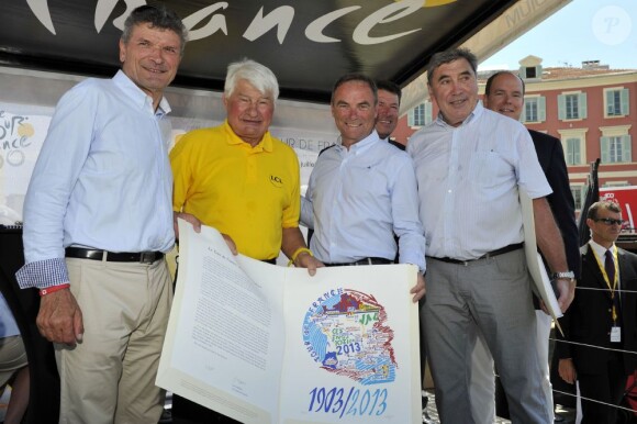 Christian Prudhomme, le directeur du Tour, Raymond Poulidor, Bernard Hinault et Eddy Merckx - Quatrième étape du Tour de France, le 2 juillet 2013 à Nice.