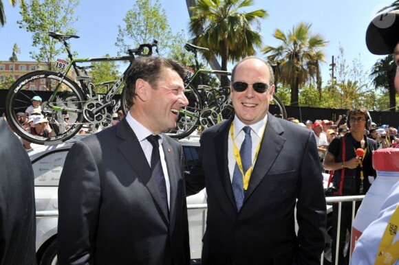 Christian Estrosi (maire de Nice) et Albert de Monaco - Quatrième étape du Tour de France, le 2 juillet 2013 à Nice.