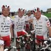 Christian Estrosi (maire de Nice), Guy Roux et Bernard Hinault participent à l'étape du Coeur au profit de Mécénat Chirurgie Cardiaque en marge de la quatrième étape du Tour de France, à Nice le 2 juillet 2013.
