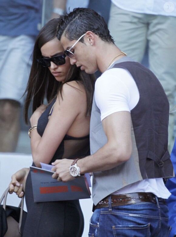 Cristiano Ronaldo et Irina Shayk assistent au match entrel Nadal et Ferrer à l'open de tennis de Madrid, le 10 mai 2013.