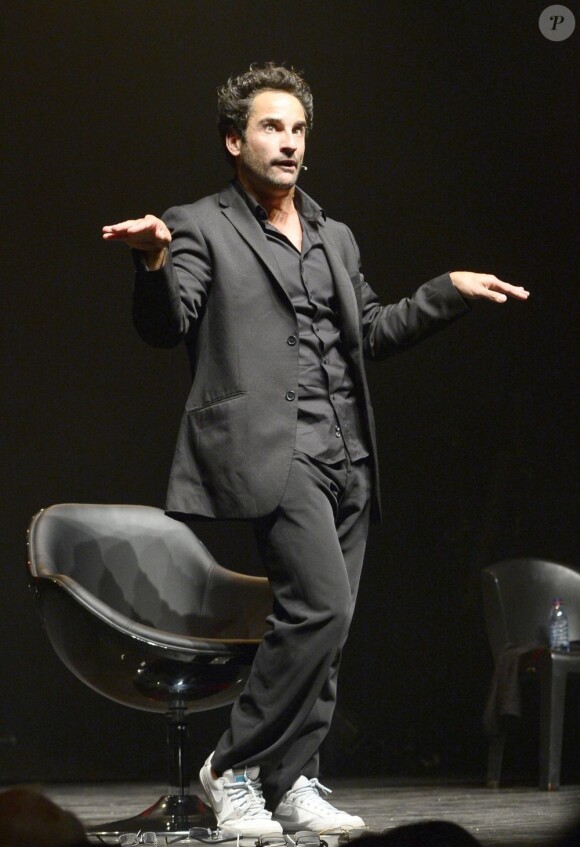 Spectacle de Florent Peyre, intitulé Tout public ou pas, à La Cigale à Paris le 4 juillet 2013.