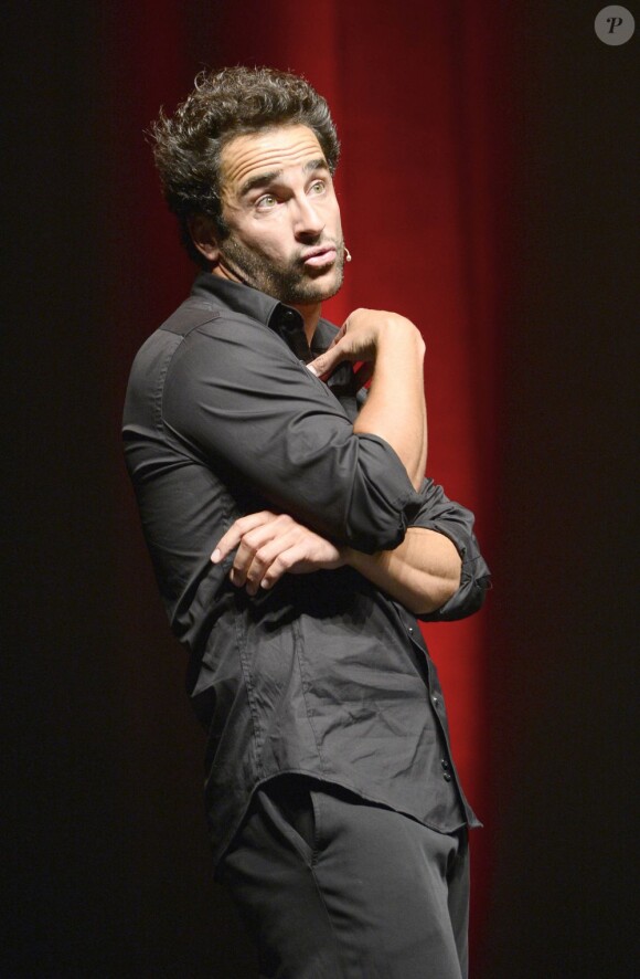 Spectacle de Florent Peyre, intitulé Tout public ou pas, à La Cigale à Paris le 4 juillet 2013.