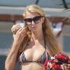 Paris Hilton et son cupcake à Malibu le samedi 6 juillet 2013.