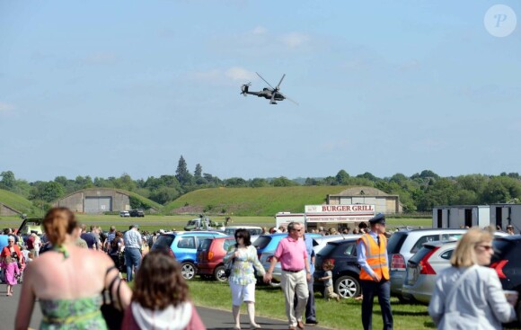Le prince Harry dans ses oeuvres de pilote d'hélicoptère Apache lors d'un festival aérien le 10 juin 2013 à Cosford dans le Shropshire.