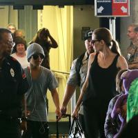 Angelina Jolie, avec Pax et Maddox dans ses bagages, reprend les tournages