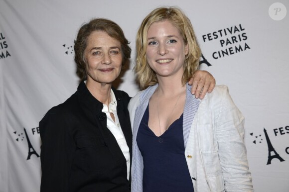 La présidente Charlotte Rampling et l'invitée d'honneur Natacha Régnier lors du Festival Paris Cinéma, le 3 juillet 2013