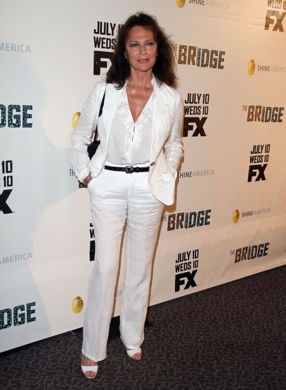 L'actrice Jacqueline Bisset - Première de la série "The Bridge" à Los Angeles le 8 juillet 2013.