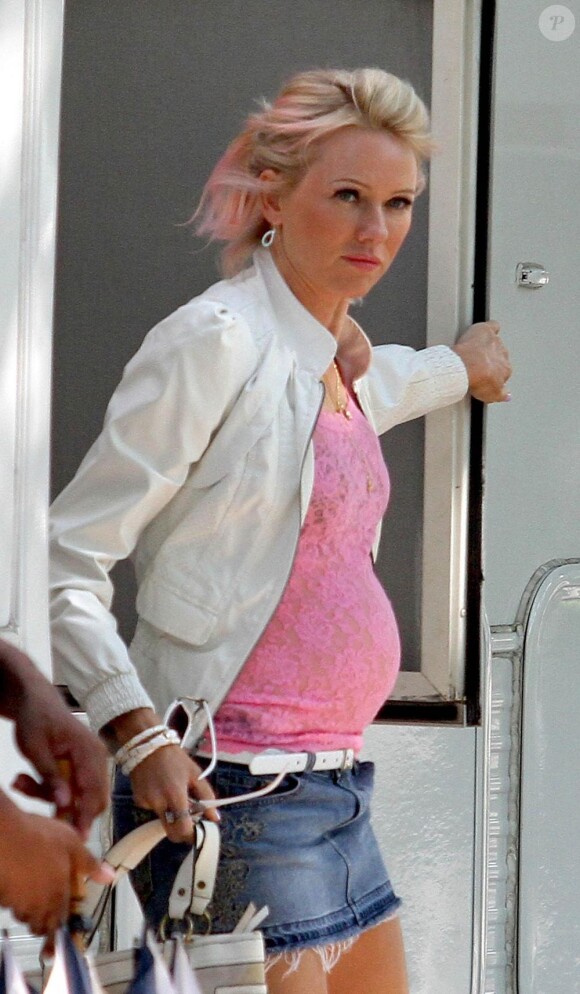 Naomi Watts en prostituée sur le tournage de St. Vincent De Van Nuys à Brooklyn, New York, le 8 juillet 2013.