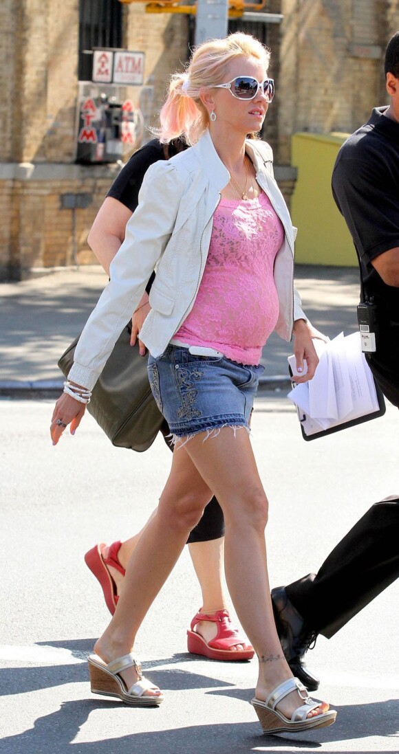 Naomi Watts sexy et enceinte sur le tournage de St. Vincent De Van Nuys à Brooklyn, New York, le 8 juillet 2013.