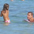 Exclusif - Le joueur de football Roberto Soldado en vacances à Formentera le 7 juillet 2013 avec sa femme Rocio Millàn et leur petite fille Daniela.