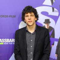 Jesse Eisenberg (The Social Network) en couple avec l'Alice Mia Wasikowska